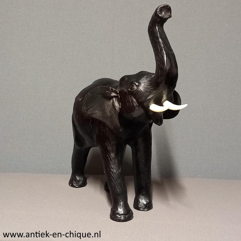 Grote zeer decoratieve en gedetailleerde leren olifant
