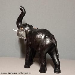 Grote zeer decoratieve en gedetailleerde leren olifant