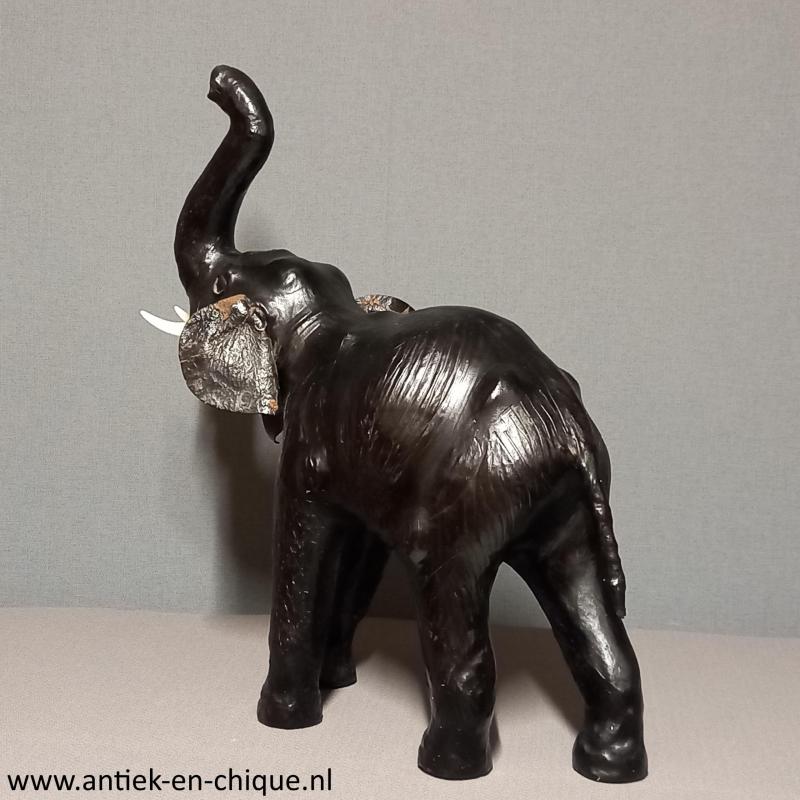 Grote zeer decoratieve en gedetailleerde leren olifant