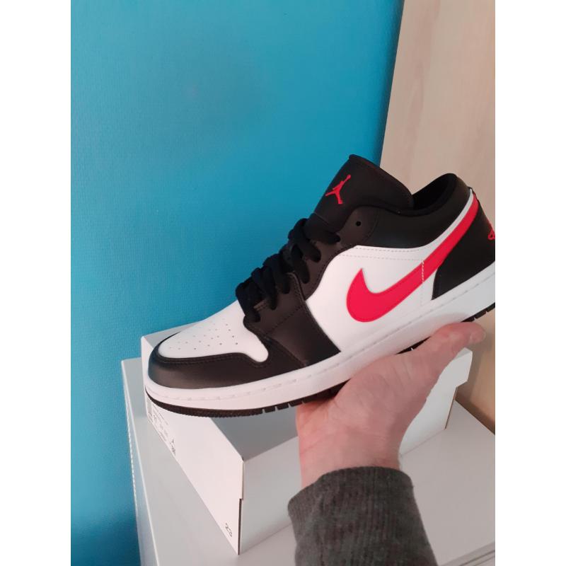 Nike Air Jordan 1 Low ' Siren Red'