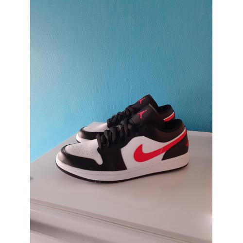 Nike Air Jordan 1 Low ' Siren Red'