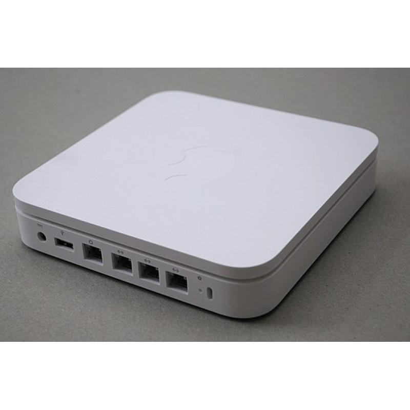 Te Koop Mac Mini 3.1 Intel Core 2 Duo YM008B8M9G5 met 2,26 Ghz met draadloos internet en een Isight Camera en een Originele Doos Toast 6 Brandprogramma en een Airport Extreme en een Videoadapter om een beeldscherm.