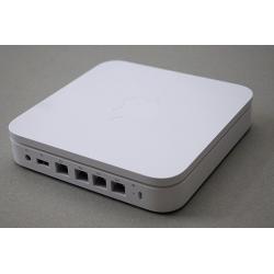 Te Koop Mac Mini YM8331ZAYL1 en een 18 Inch Dell Lcd en een Airport Extreme en een Set Apple Speakers (Draadje zit los).