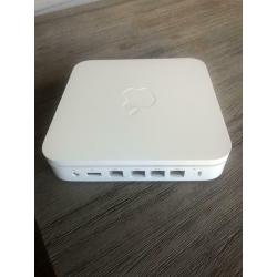 Te Koop Mac Mini 3.1 Intel Core 2 Duo YM008BCA9G5 met 2,26 Ghz met draadloos internet en een 15 Inch Dell Lcd Beeldscherm en een 15 Inch Samsung Lcd Beeldscherm en een Mini Iomega Externe Harde Schijf met 500 Gb.