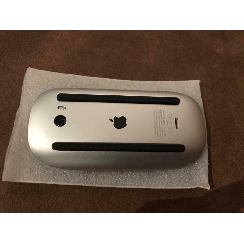 Te Koop Mac Mini YM008B81G9G5 met 2,26 Ghz met draadloos internet en een 18 Inch Dell Cinema Display en een Video Adapter Mini Display Poort naar Dvi en een Airport Extreme.