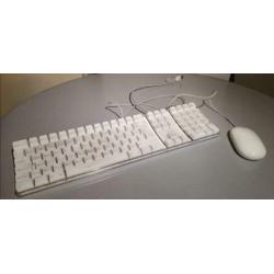 Te Koop Mac Mini YM008B8Y9G5 met 2,26 Ghz met draadloos internet en de Stroomadapter en een Set Apple Speakers (Draadje zit los) en een Video Verloop Adapter Mini Display Poort naar Hdmi of Mini Dvi naar Vga of Mini Dvi naar Dvi.