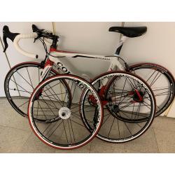 Koersfiets Colnago CX1 Carbon   extra paar nieuwe wielen.