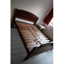 Slaapkamerkast en bed