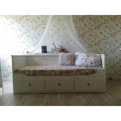Bedbank met 3 lades