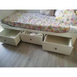 Bedbank met 3 lades