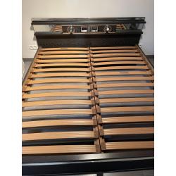 Bed met ombouw  en met 2-lattenbodems