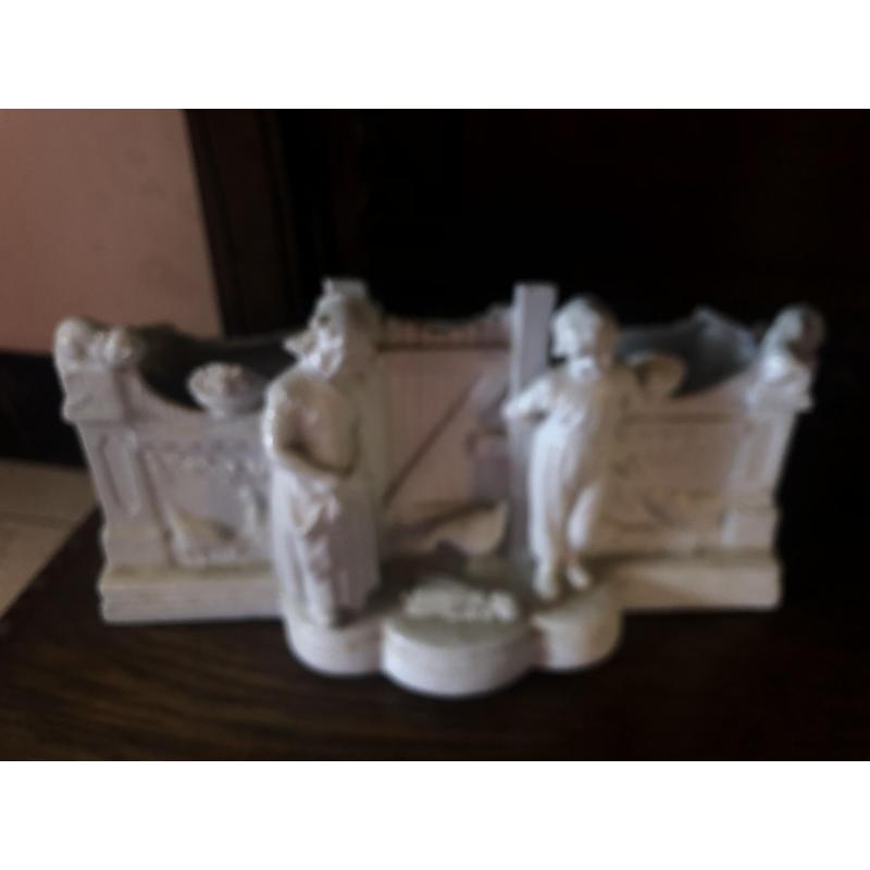 Antieke / oude decoratieartikelen - Biscuit beeldjes