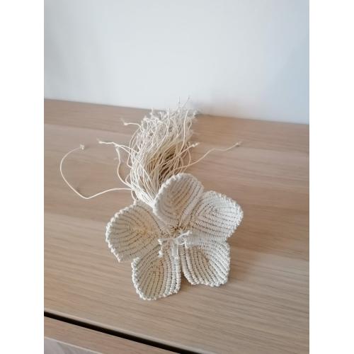 Macramé bloem ecru