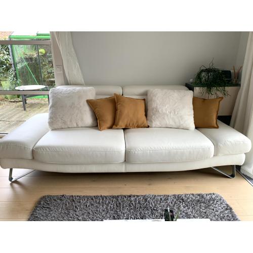 3zit wit lederen Tatra RVS poot, met witte stiknaad ton sur ton