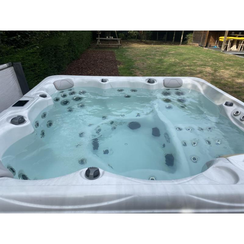Jacuzzi 6 Miami 6 personen 1600 liter aankoop 2021