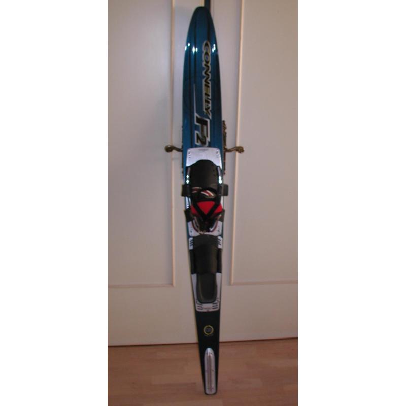 Slalom Waterski voor fun en competitie Connelly F2
