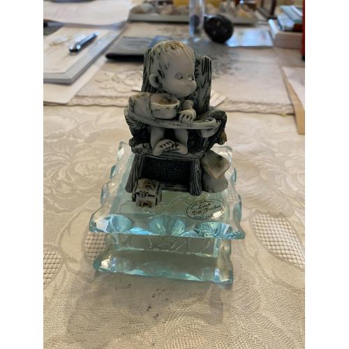 Beeldje kind met certificaat (Italië) Murano glas