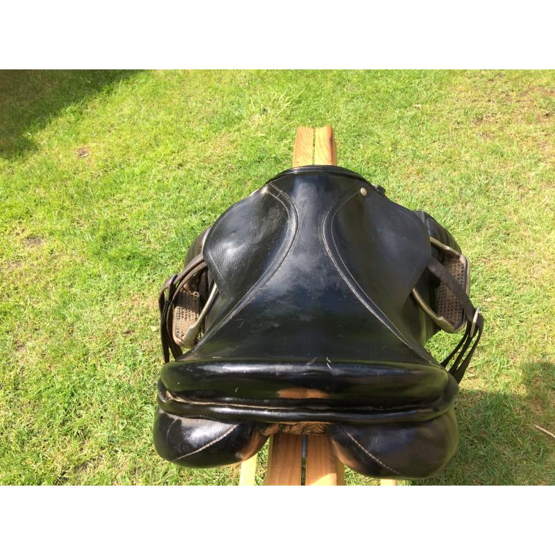 Dressuur zadel 16 inch
