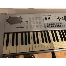 Digital piano te koop
