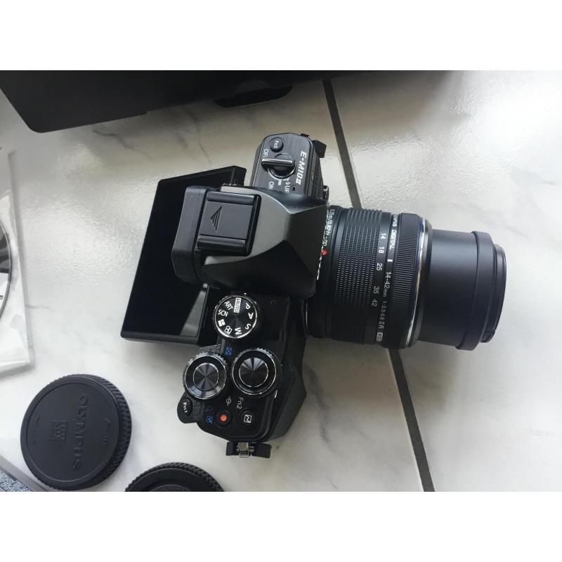 Olympus OM-D EM-10 Mark II zwart   14-42 mm IIR zwart Nieuw!