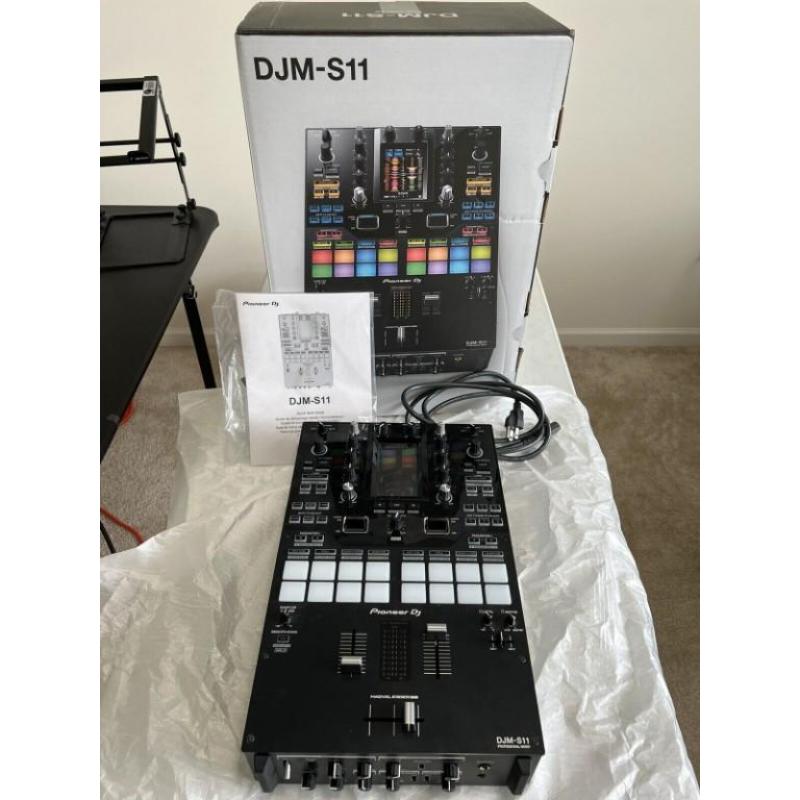 Pioneer CDJ-3000 Multi-Player / Pioneer DJM-A9 DJ Mixer / Pioneer DJ DJM-V10-LF Mixer / Pioneer DJM-S11 / Pioneer CDJ-2000NXS2 / Pioneer DJM-900NXS2 DJ-Mixer