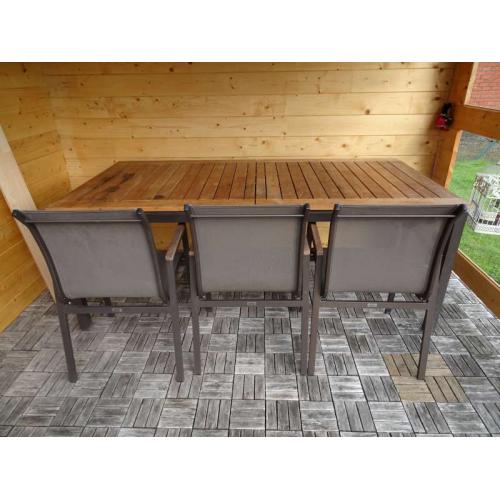 Tuintafel en 8 stoelen