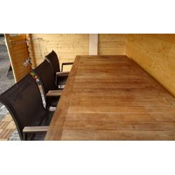 Tuintafel en 8 stoelen
