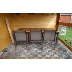Tuintafel en 8 stoelen
