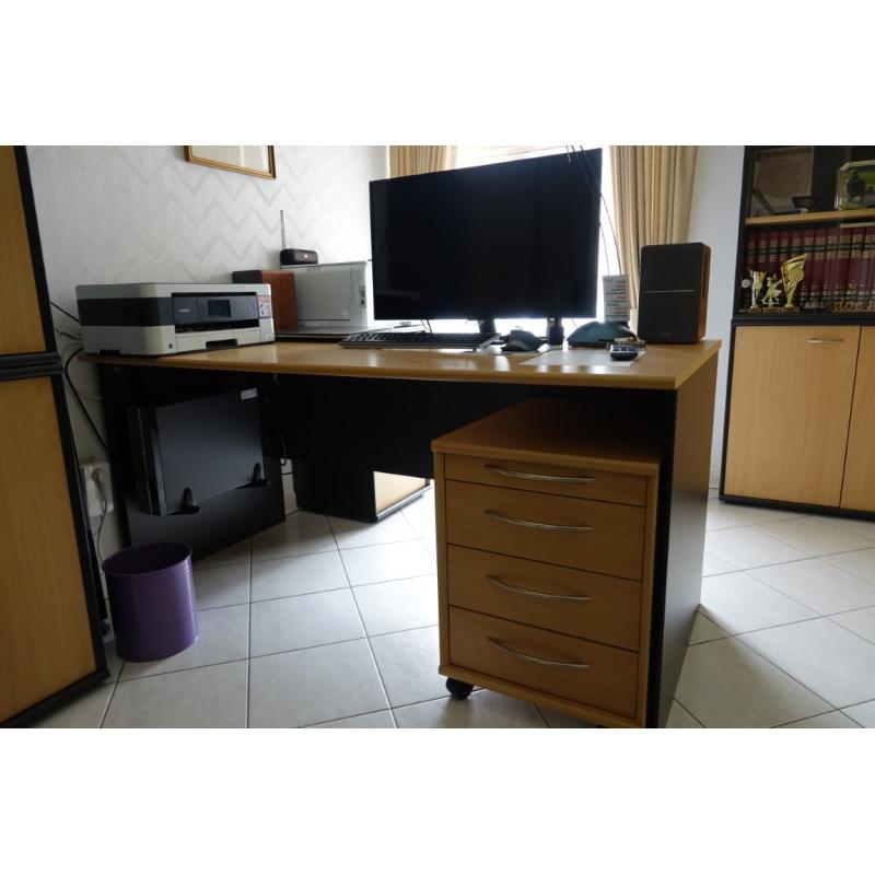 Uitgebreid Bureau