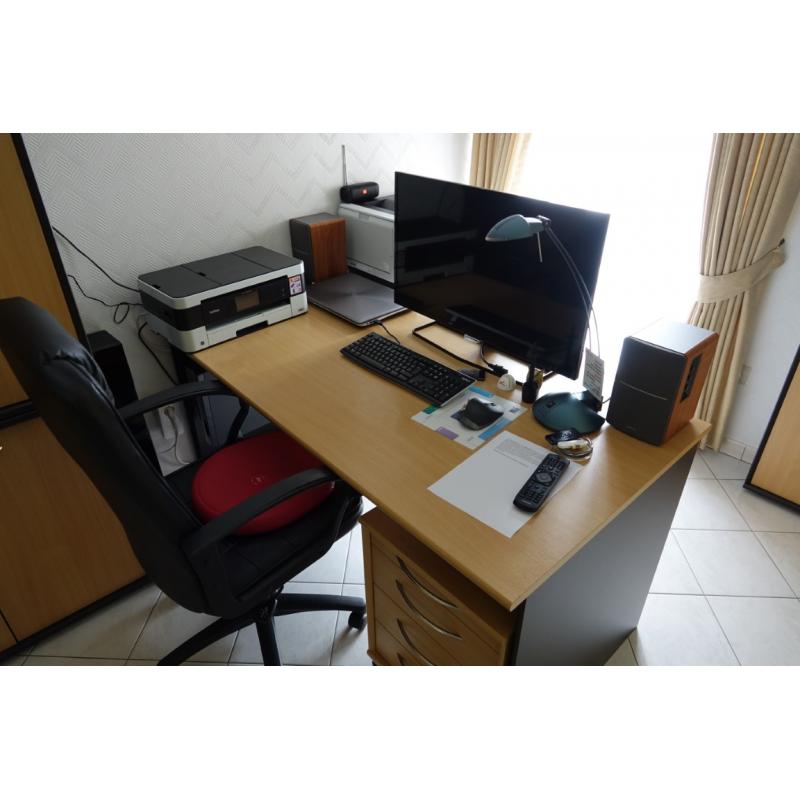 Uitgebreid Bureau