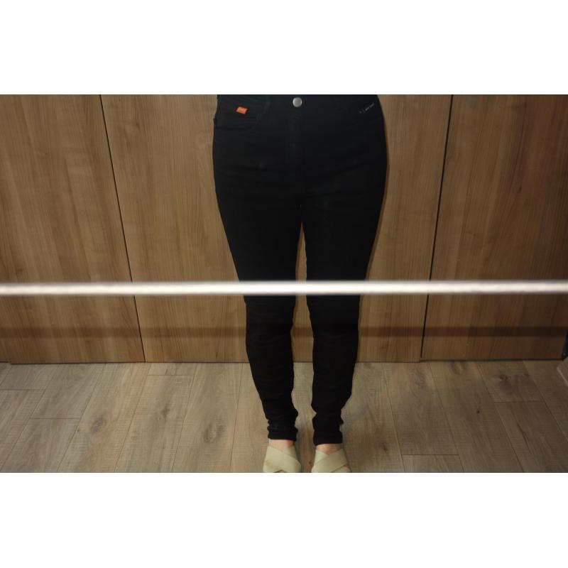 Nieuwe motor jeans