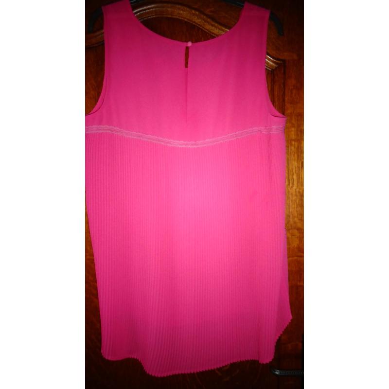 Roze blouse-top met plissé rugpand