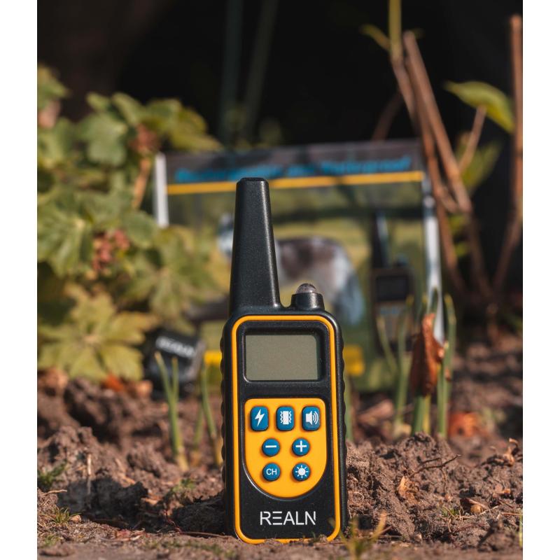 RealN Premium oplaadbare trainingshalsband met afstandsbediening - trilling/schok/geluid/licht - Verstelbare Opvoeding Hals Band voor Kleine tot Middel Grote Honden - 100 Niveaus - 800 Meter Bereik - Water Bestendig - Zwart met geel