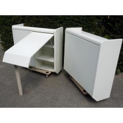 Witte hangkasten