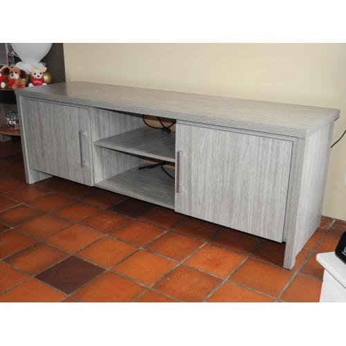 Te koop: tv-kast
