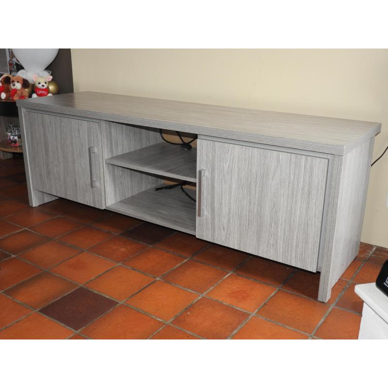 Te koop: tv-kast
