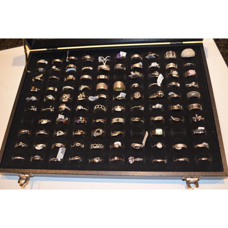 GROTE PARTIJ RINGEN, VEEL ZILVER 925.