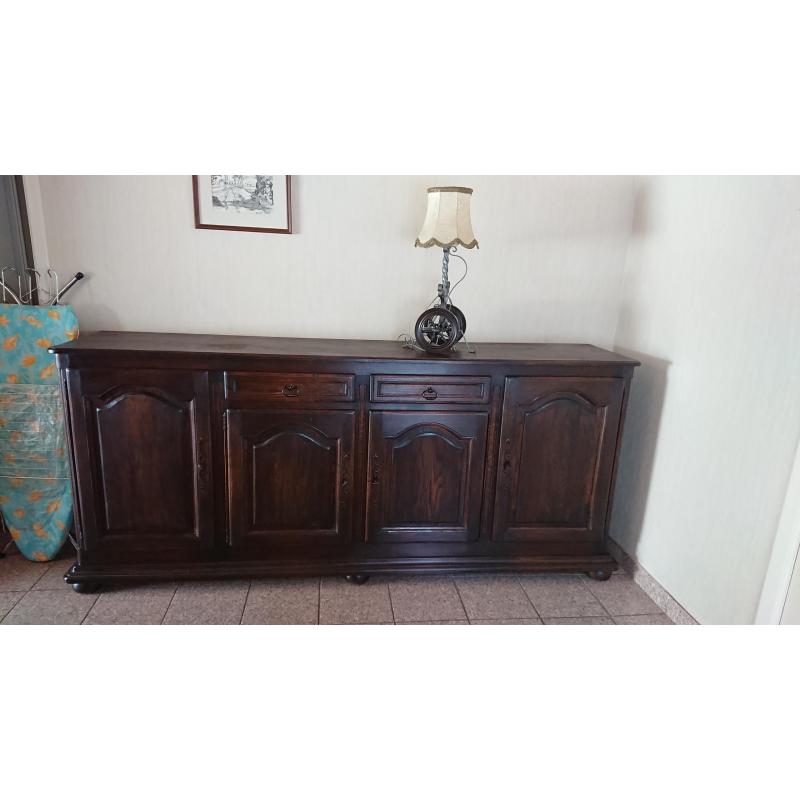 Ambachtelijke  gemaakte massief Franse eiken eetkamer (tafel   6stoelen, dressoir en barkast)