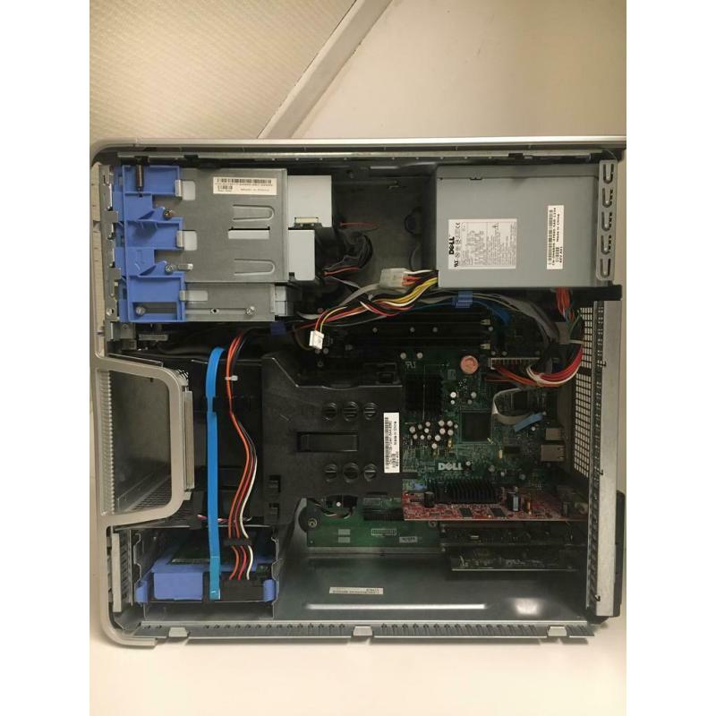 Te Koop Dell Dimension 5150 Pentium 4 Computer met 32 Bit met 3 Ghz Computer en een Mini Iomega Externe Harde Schijf met 500 Gb en een 18 Inch Dell Lcd en een Apple Airport Extreme voor de prijs van € 260..