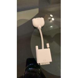Te Koop Mac Mini YM8102JTYL2 met 2 Ghz en de Stroomadapter en een All. Apple Toetsenbord(Een paar toetsen werken niet) en Apple Mighty Usb Mouse.