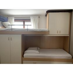 STAPELBED VOOR 3 PERSONEN