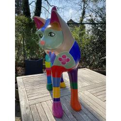 Poes in polyester handbeschilderd