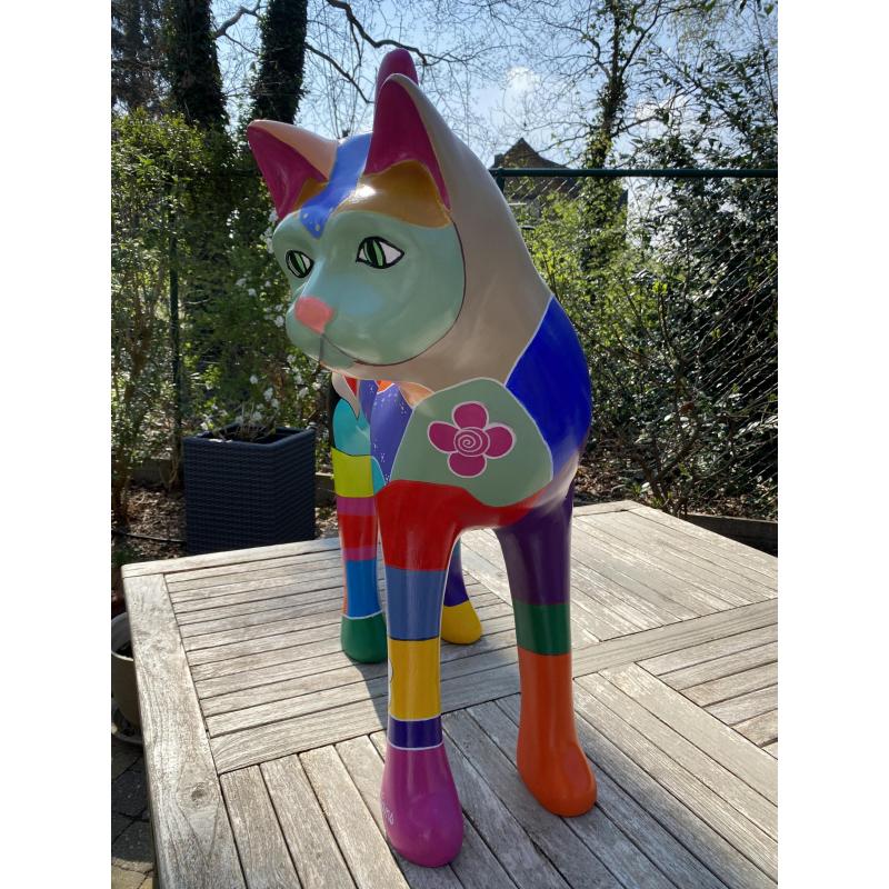 Poes in polyester handbeschilderd