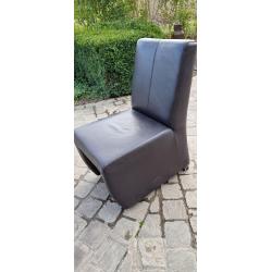 6 bruine lederen stoelen op wieltjes