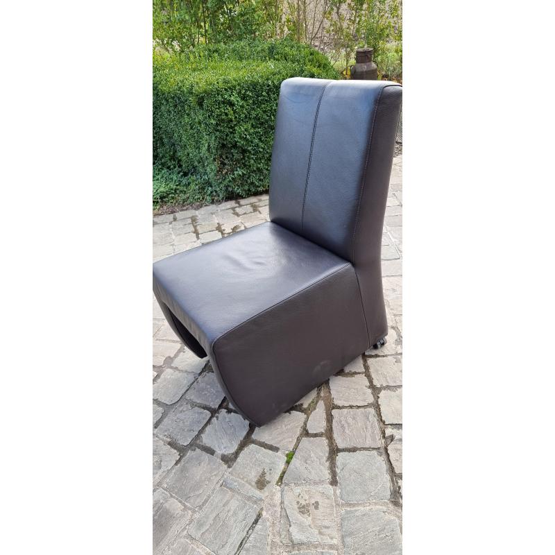6 bruine lederen stoelen op wieltjes