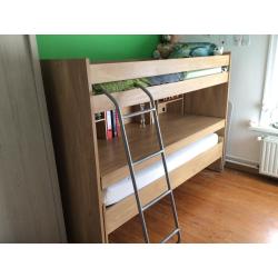 Hoogslaper met bureau