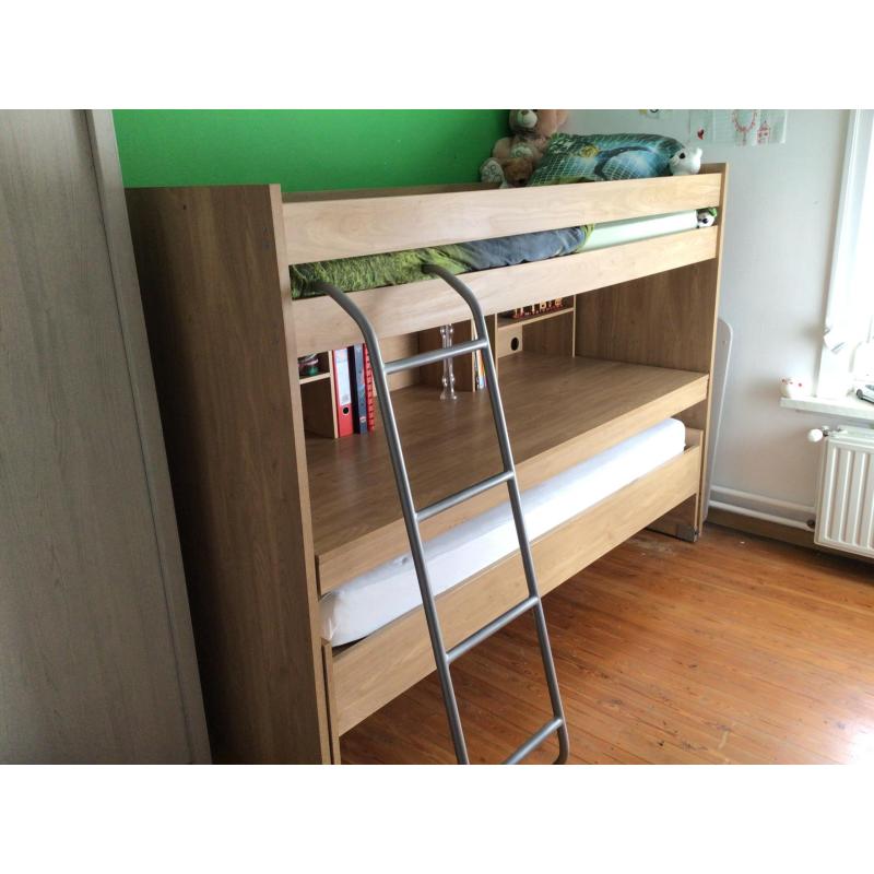 Hoogslaper met bureau