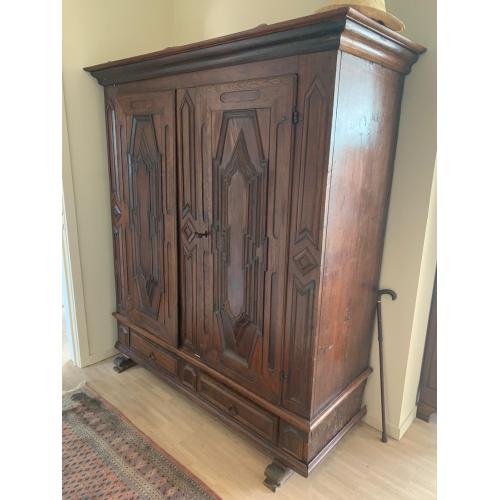 Duitste antieke vestiaire kast