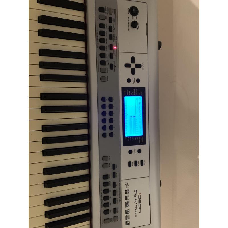 Digital piano te koop