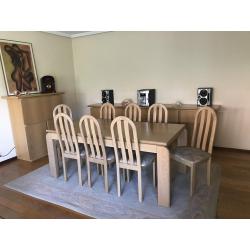 volledige eetkamer met 8stoelen, dressoir & bar